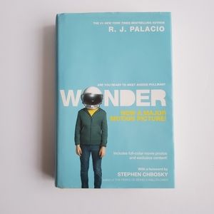 Wonder hardcover novel by RJ Palacio